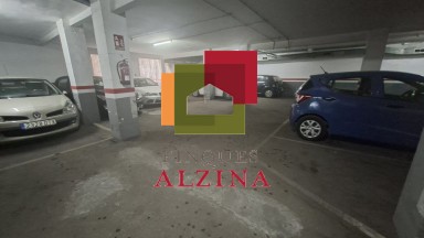 Plaza de aparcamiento en venta en Can Vidalet – Esplugues de Llobregat