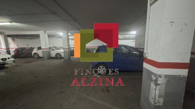 Plaza de aparcamiento en venta en Can Vidalet – Esplugues de Llobregat