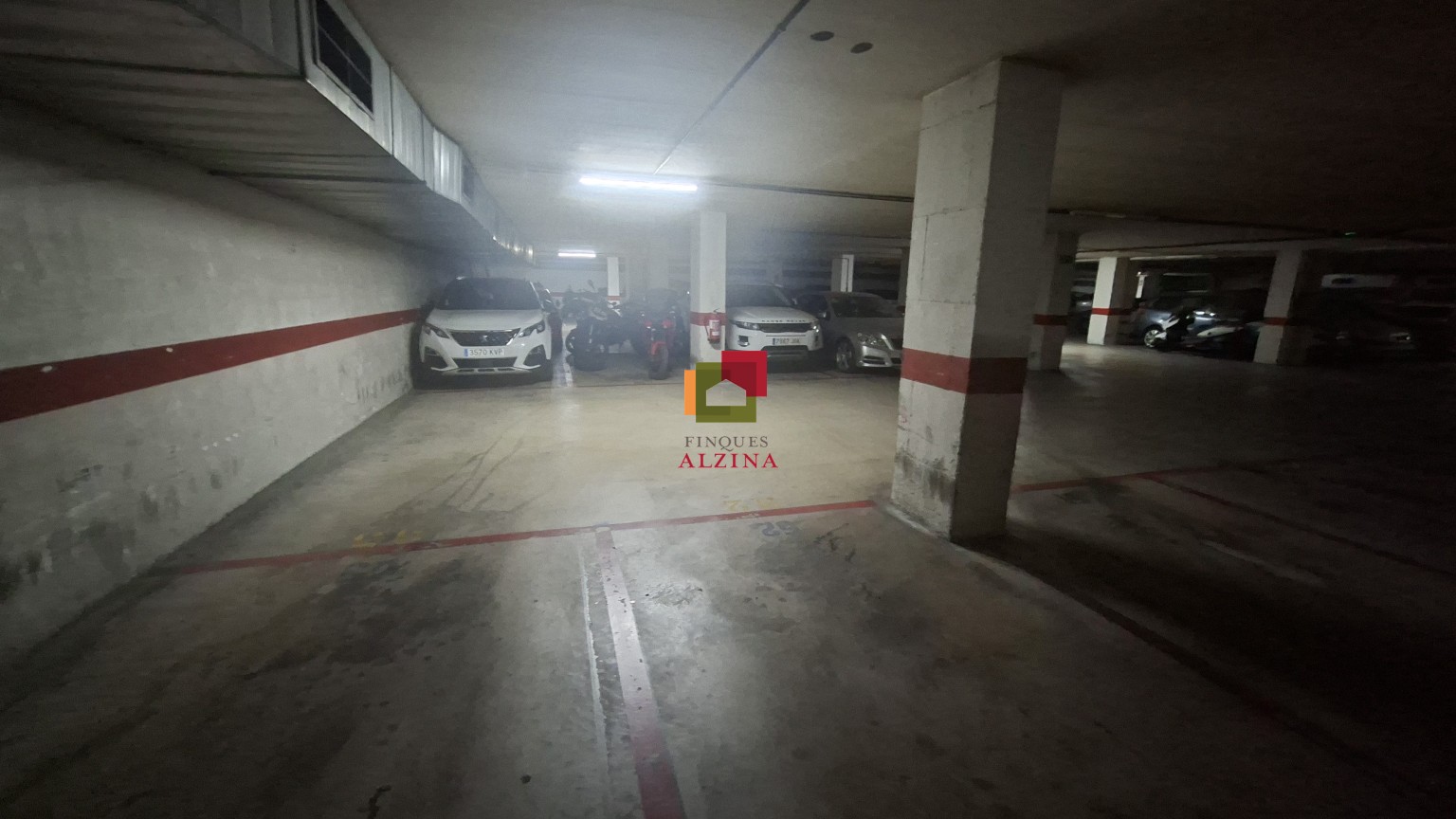 Plaza de aparcamiento en venta en Can Vidalet – Esplugues de Llobregat