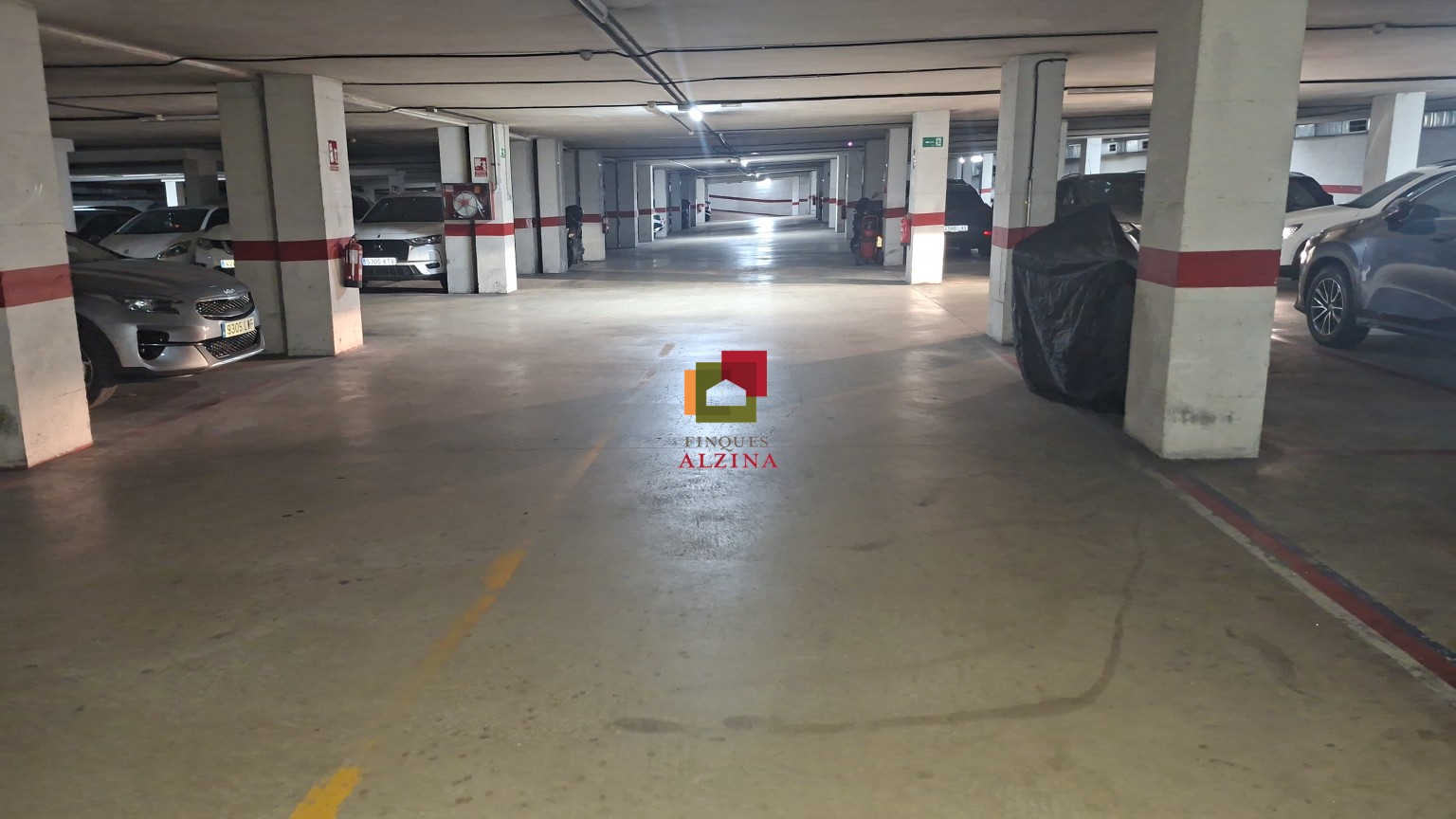 Plaza de aparcamiento en venta en Can Vidalet – Esplugues de Llobregat