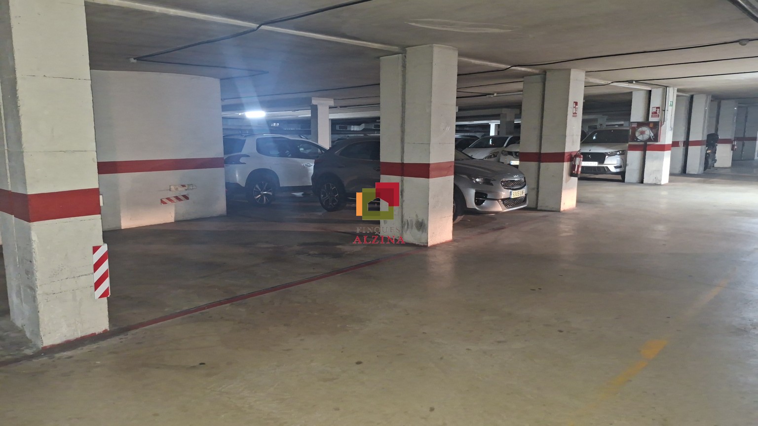 Plaza de aparcamiento en venta en Can Vidalet – Esplugues de Llobregat