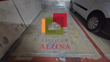 Plaza de aparcamiento en venta en Can Vidalet – Esplugues de Llobregat
