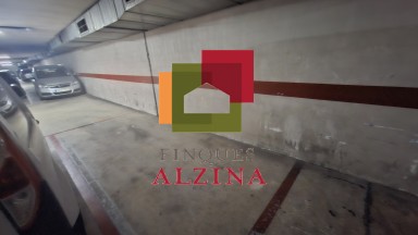Plaza de aparcamiento en venta en Can Vidalet – Esplugues de Llobregat