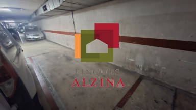 Plaza de aparcamiento en venta en Can Vidalet – Esplugues de Llobregat