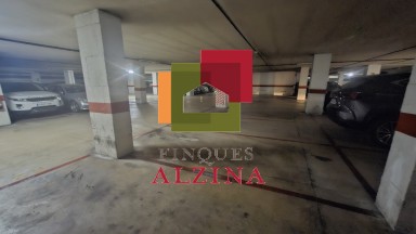 Plaza de aparcamiento en venta en Can Vidalet – Esplugues de Llobregat