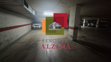 Plaza de aparcamiento en venta en Can Vidalet – Esplugues de Llobregat