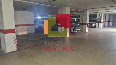 Plaza de aparcamiento en venta en Can Vidalet – Esplugues de Llobregat
