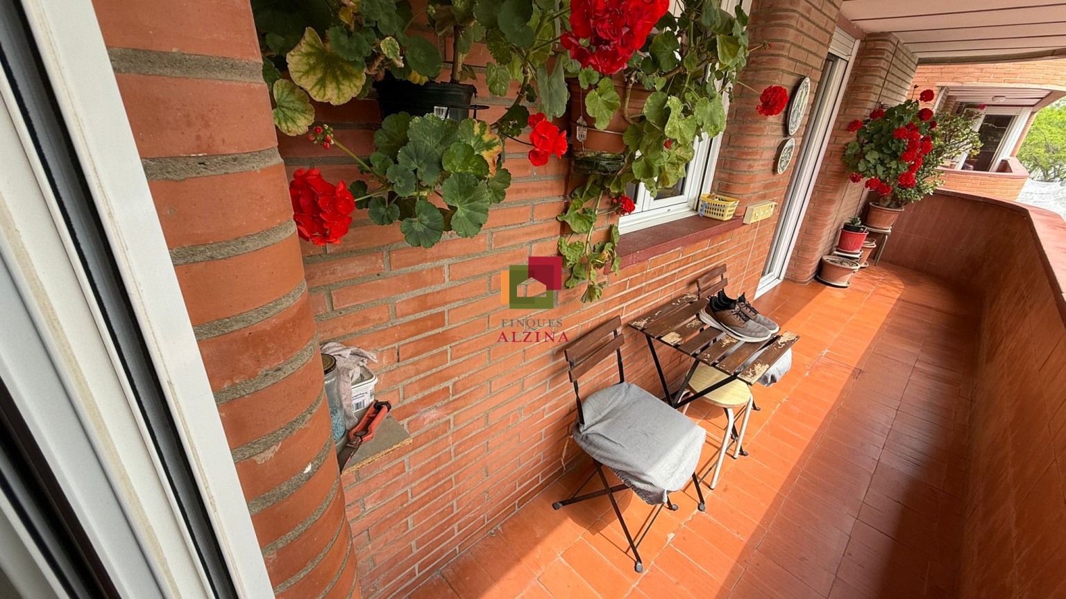 VIVE EN UNA DE LAS ZONAS MEJOR COMUNICADAS DE CORNELLÀ.