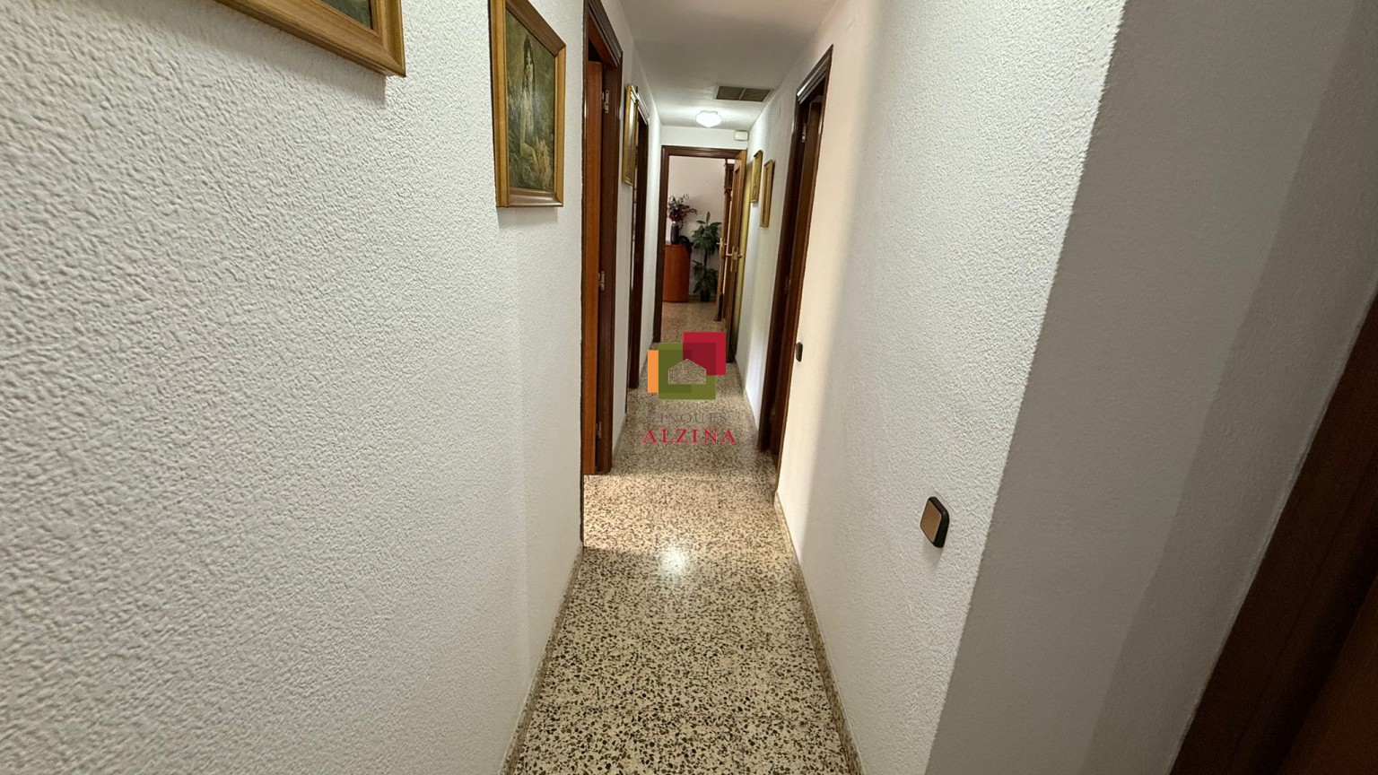 VIVE EN UNA DE LAS ZONAS MEJOR COMUNICADAS DE CORNELLÀ.