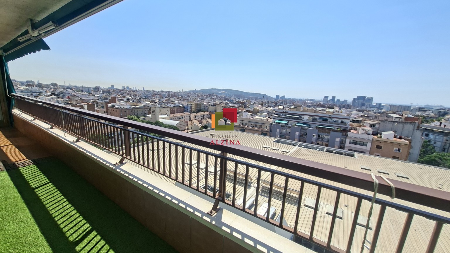 IMMOBLE DE 4 HABITACIONS ACTUALMENT 3, LLUM, AMPLITUD I UNA TERRASSA PER VIURE CADA MOMENT.