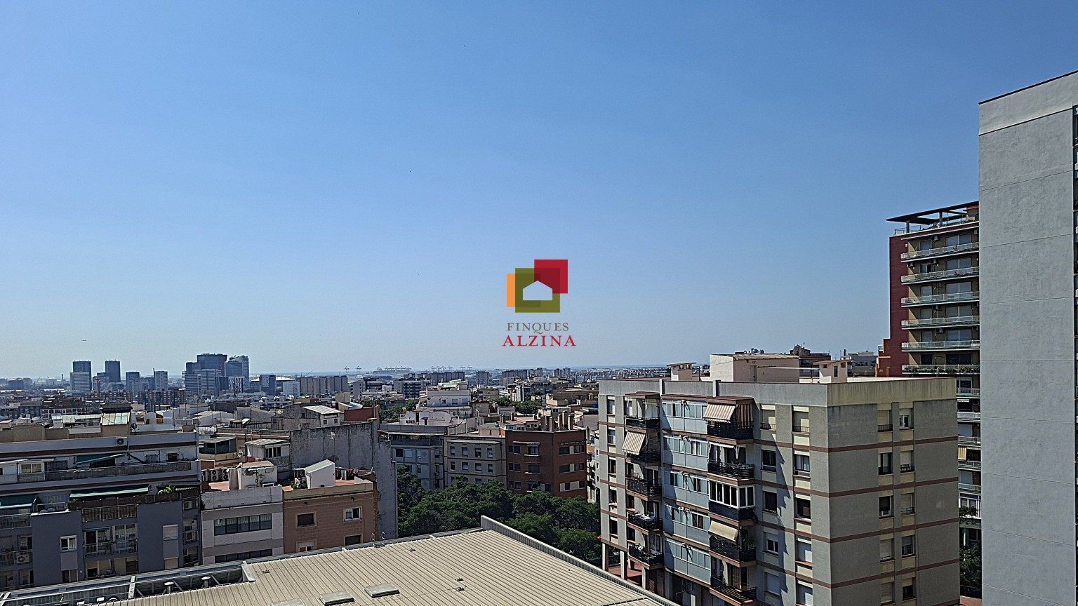 IMMOBLE DE 4 HABITACIONS ACTUALMENT 3, LLUM, AMPLITUD I UNA TERRASSA PER VIURE CADA MOMENT.