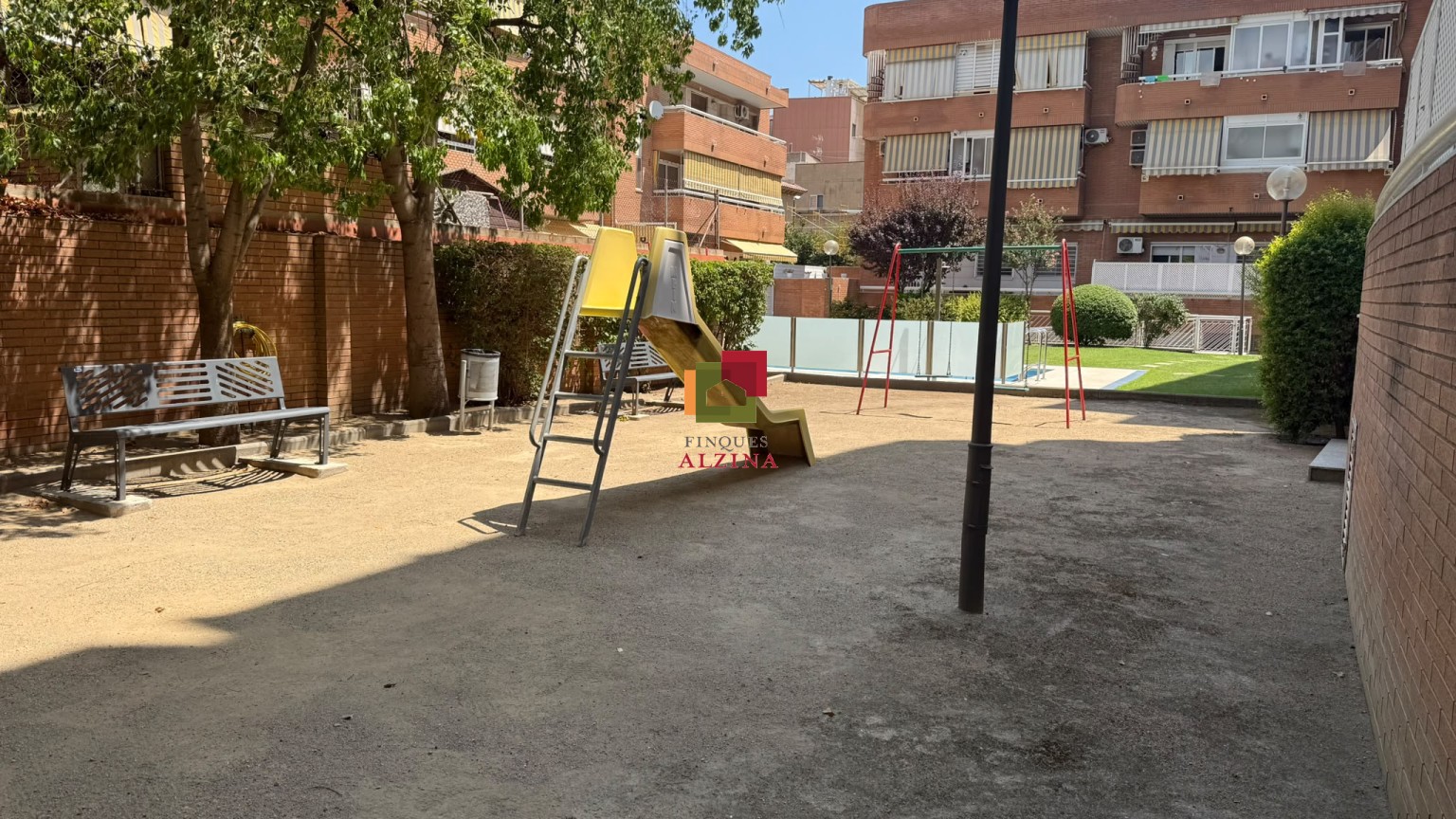 LA TEVA NOVA VIDA COMENÇA AQUÍ: PIS AMB PISCINA A CORNELLÀ-RIERA.