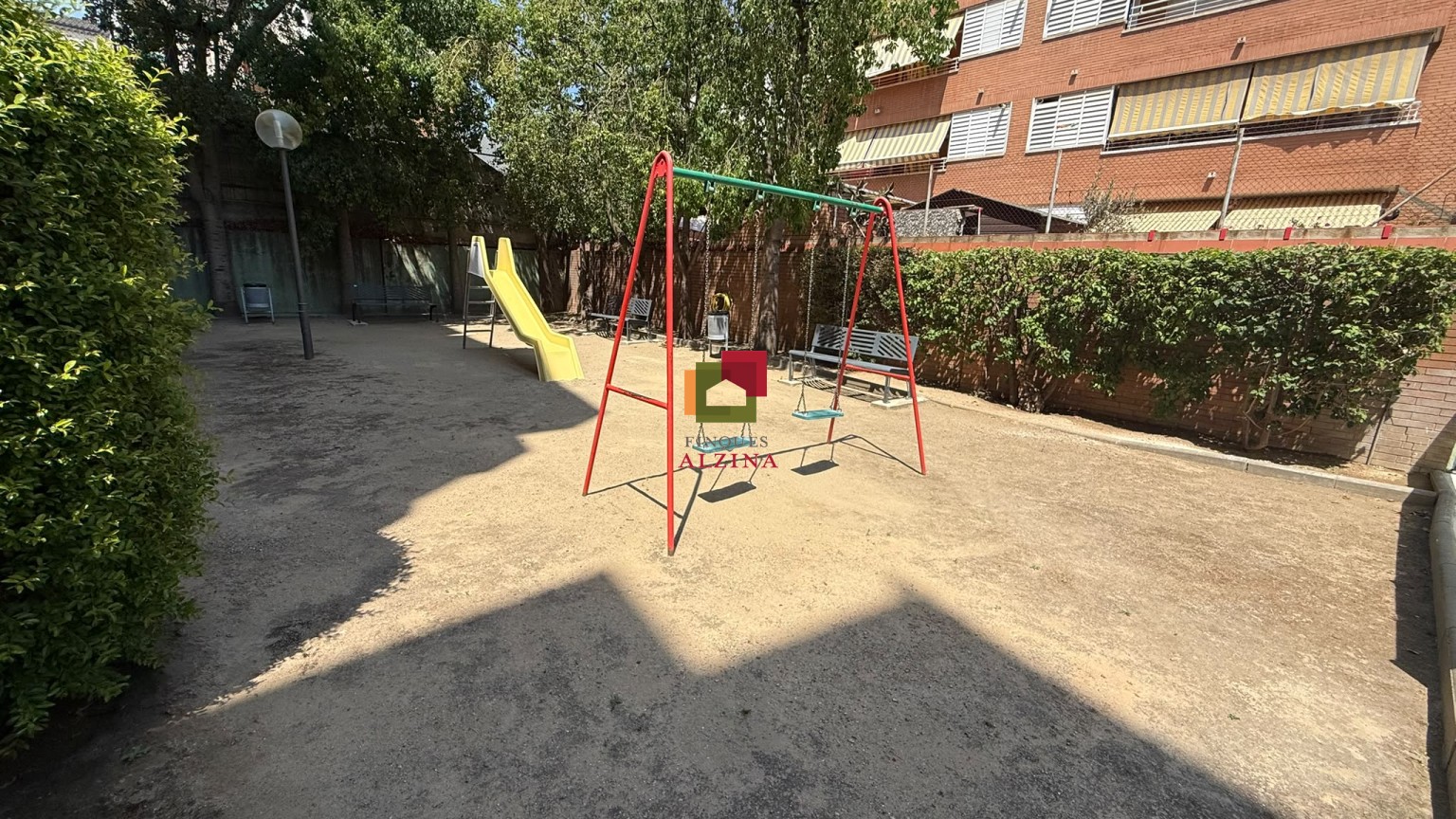 LA TEVA NOVA VIDA COMENÇA AQUÍ: PIS AMB PISCINA A CORNELLÀ-RIERA.