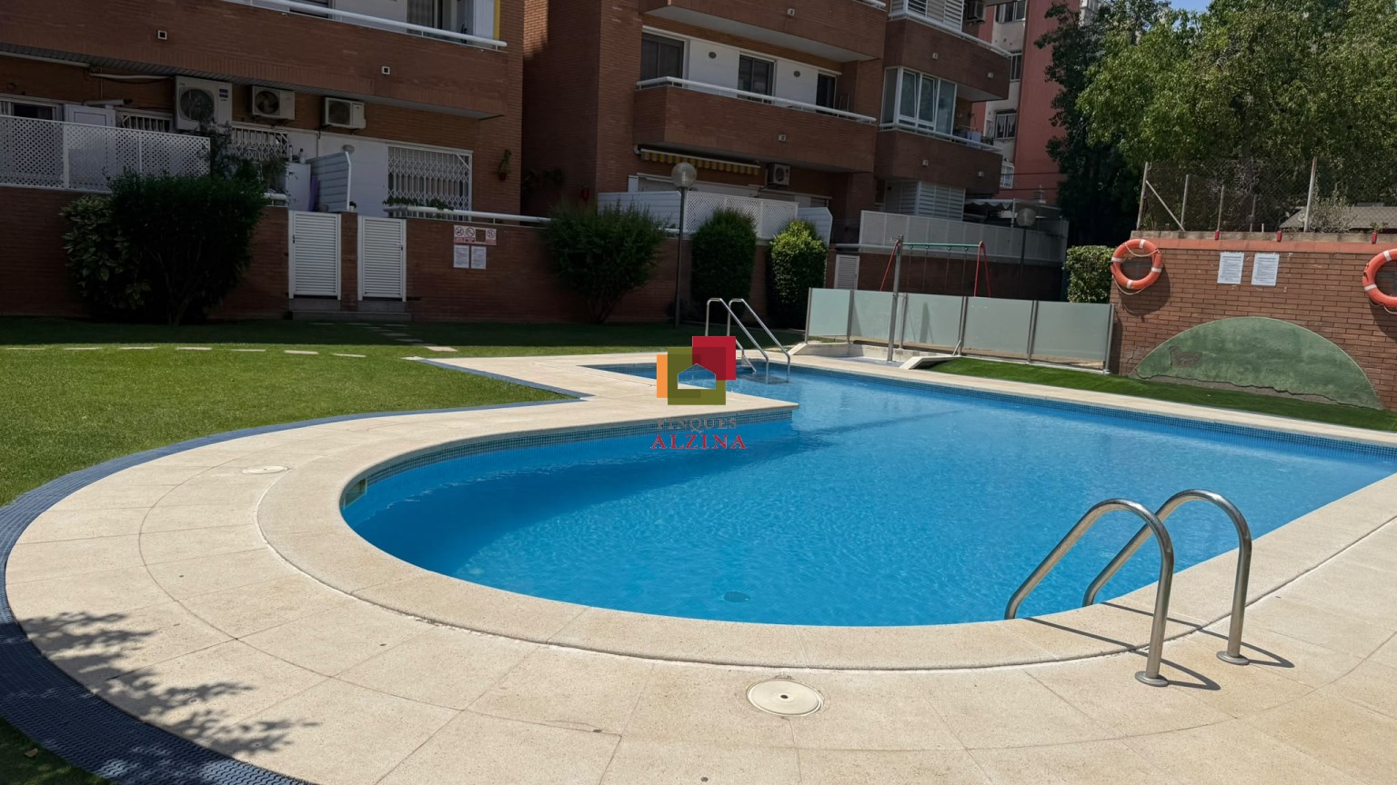 LA TEVA NOVA VIDA COMENÇA AQUÍ: PIS AMB PISCINA A CORNELLÀ-RIERA.