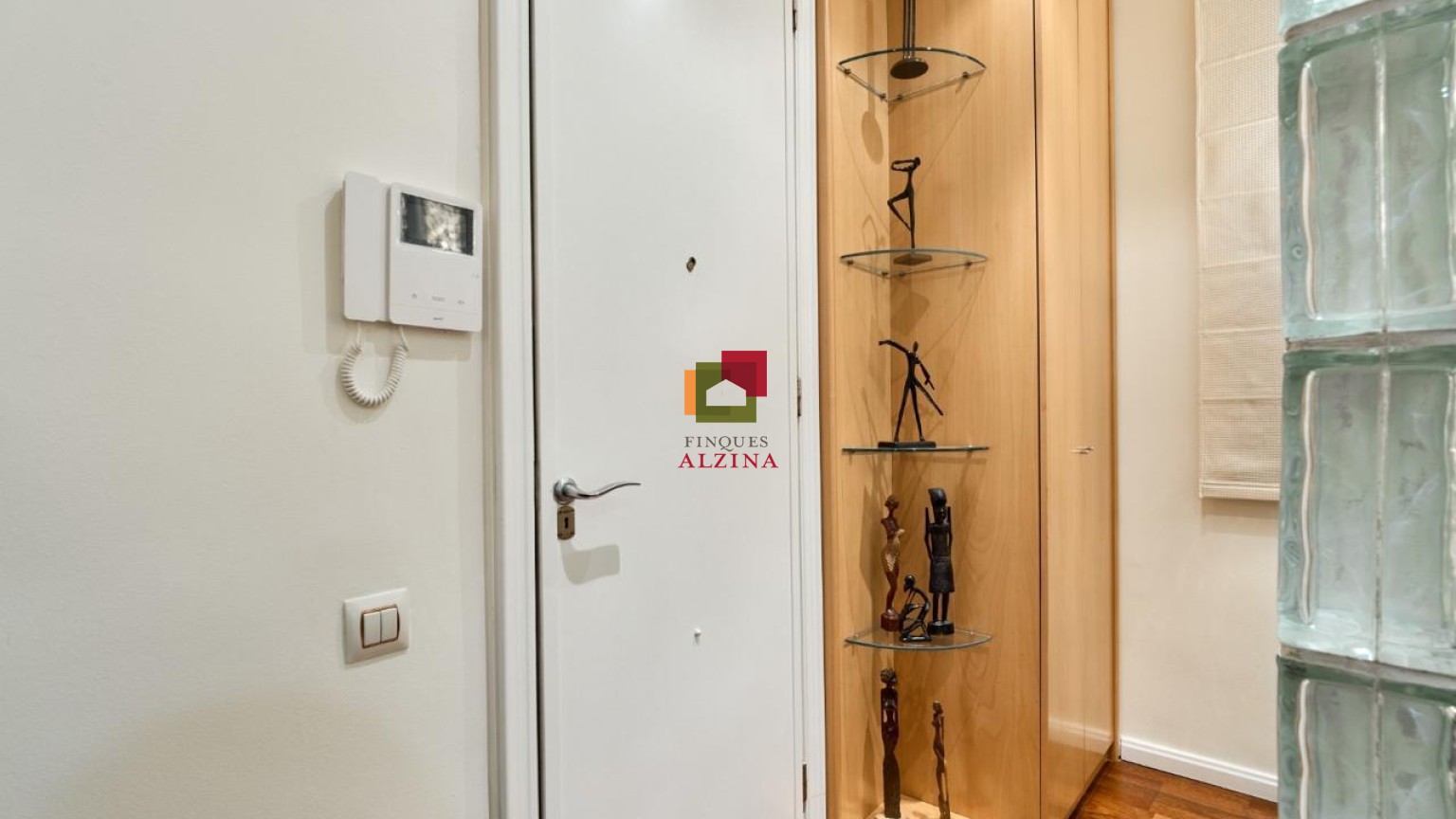 Piso reformado con encanto en Comte d’Urgell – Diputació