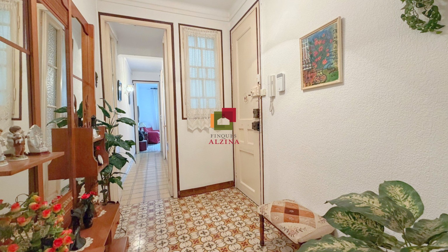 Piso con encanto y gran potencial de reforma en Sant Antoni – Raval