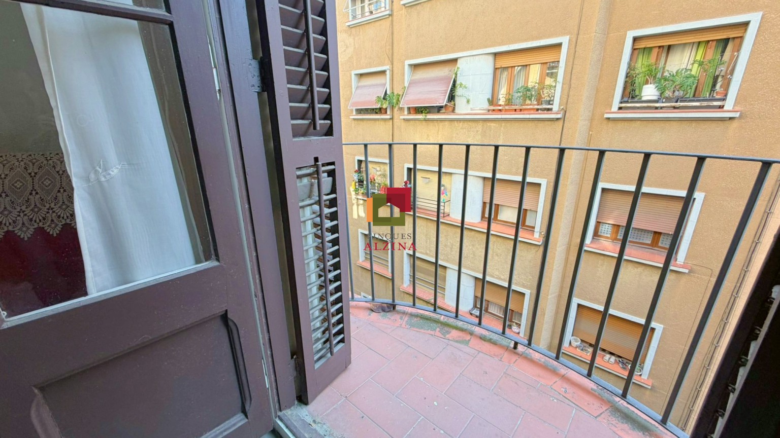 Piso con encanto y gran potencial de reforma en Sant Antoni – Raval