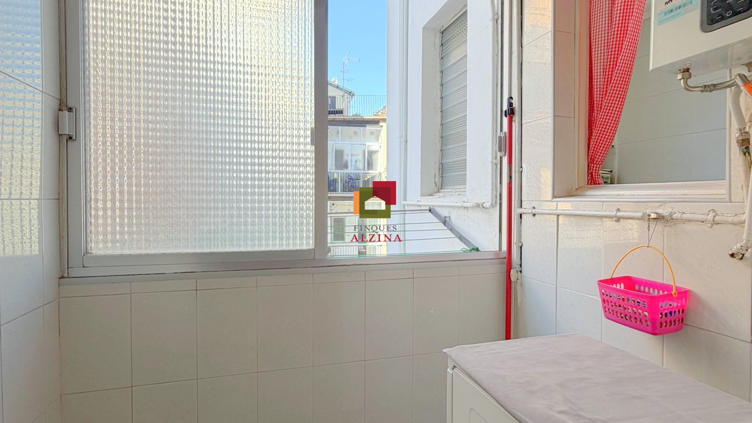 Piso con encanto y gran potencial de reforma en Sant Antoni – Raval