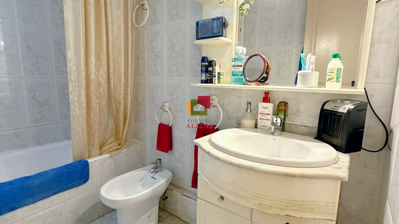 Piso con encanto y gran potencial de reforma en Sant Antoni – Raval