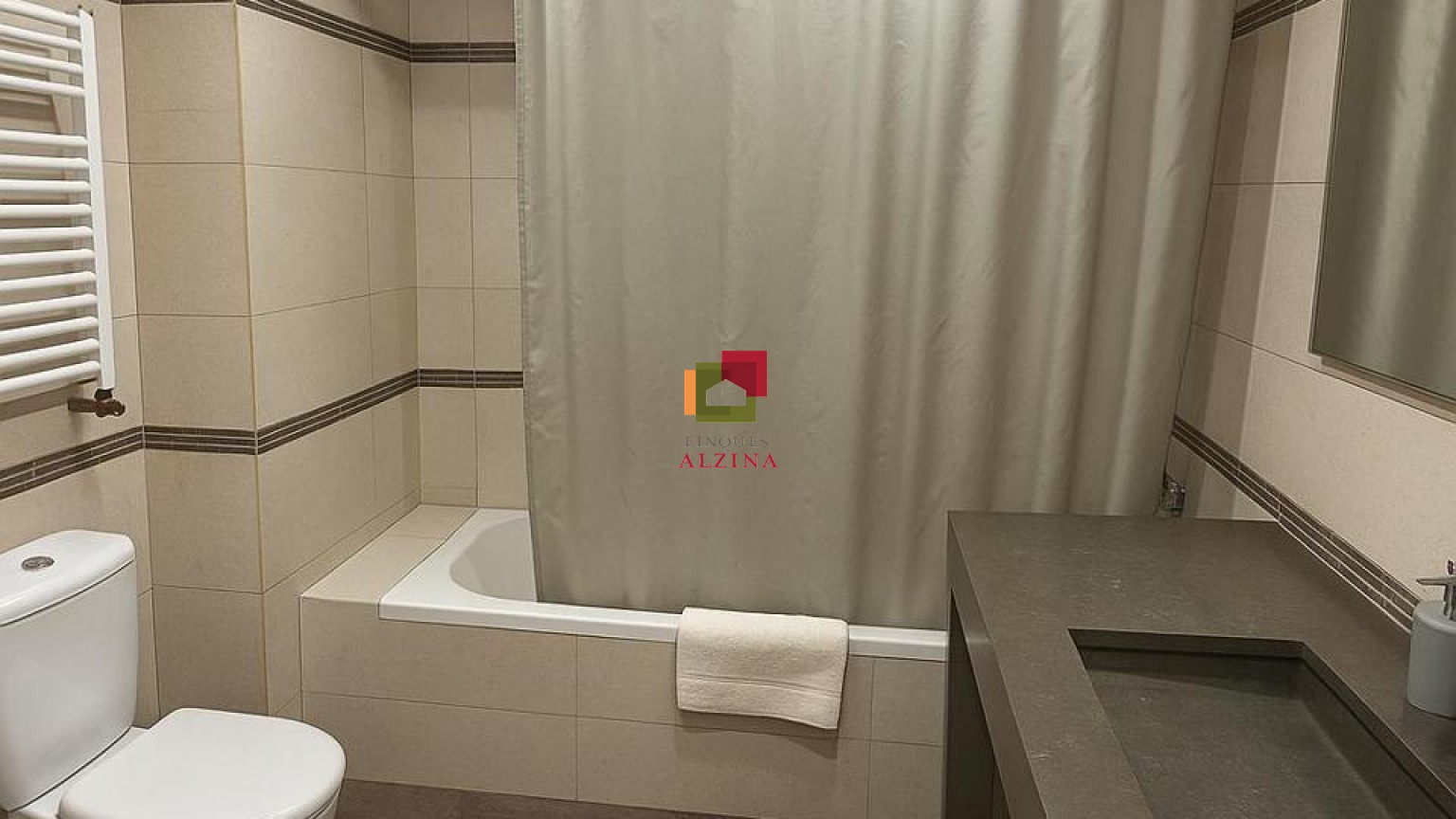 AMPLIO PISO REFORMADO EN GAVÀ