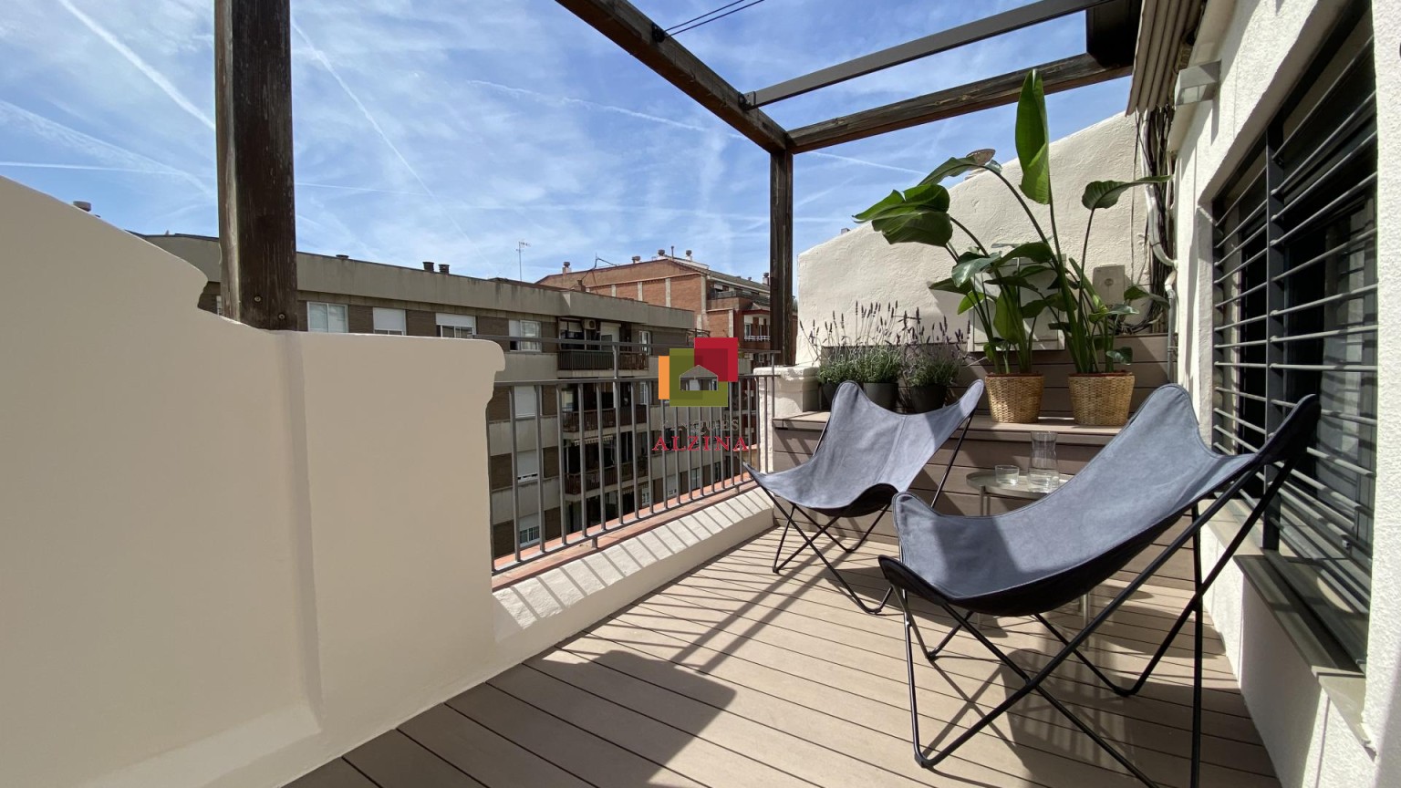 ÀTIC AMB TERRASSA A LA NOVA ESQUERRA DE L’EIXAMPLE