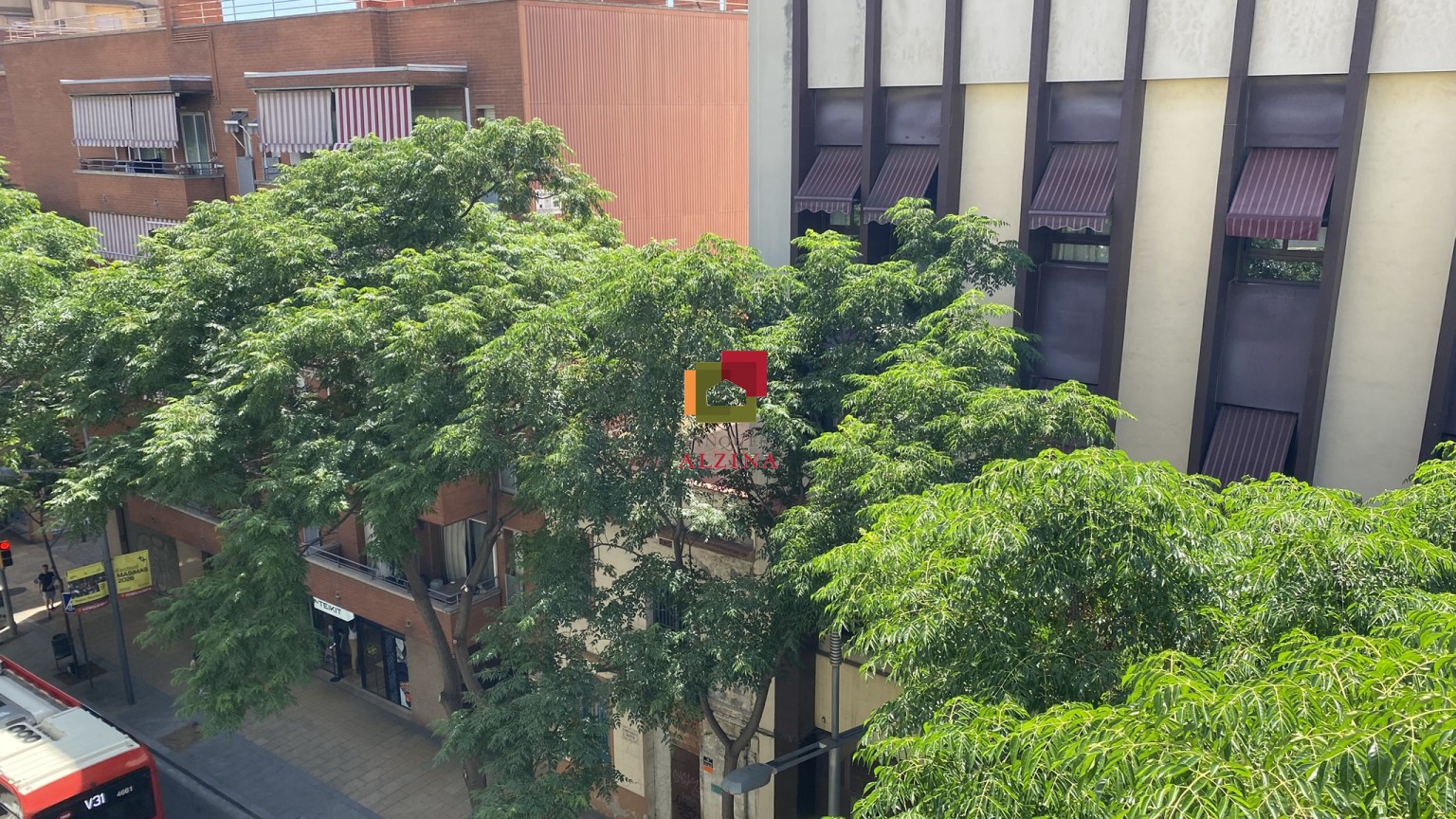 PISO CON BALCÓN Y APARCAMIENTO EN GRAN DE LA SAGRERA