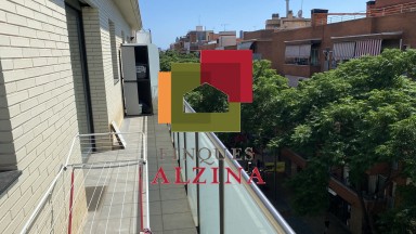 PISO CON BALCÓN Y APARCAMIENTO EN GRAN DE LA SAGRERA
