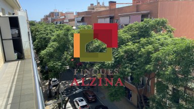 PISO CON BALCÓN Y APARCAMIENTO EN GRAN DE LA SAGRERA