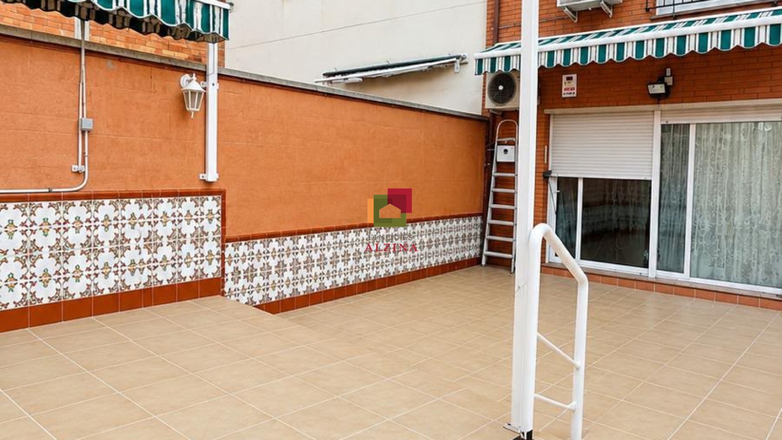 ESPAI PER CRÉIXER, RACONS PER GAUDIR