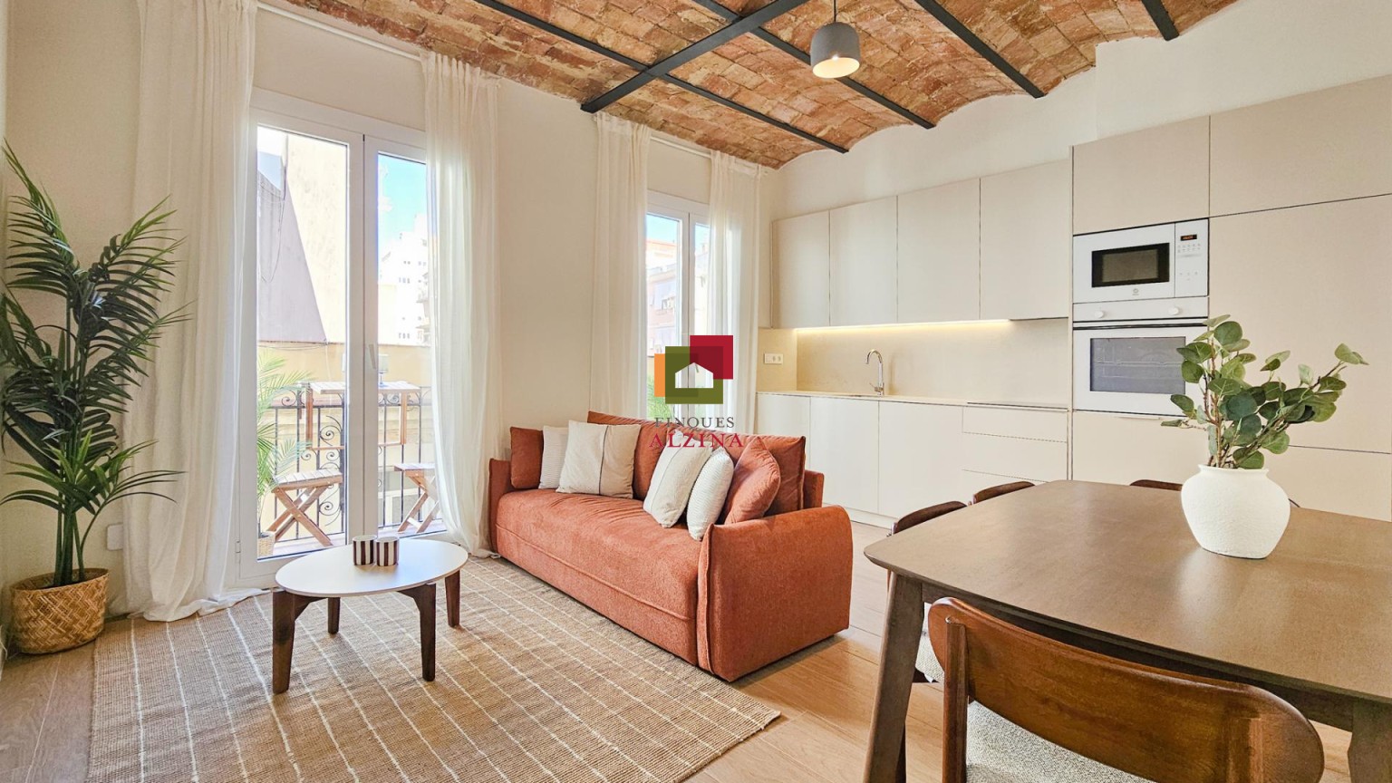 ARQUITECTURA AMB HISTÒRIA, DISSENY PER GAUDIR
